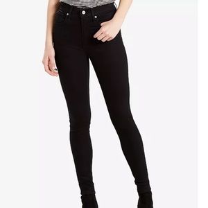 Mile-high black Levi’s skinny jeans